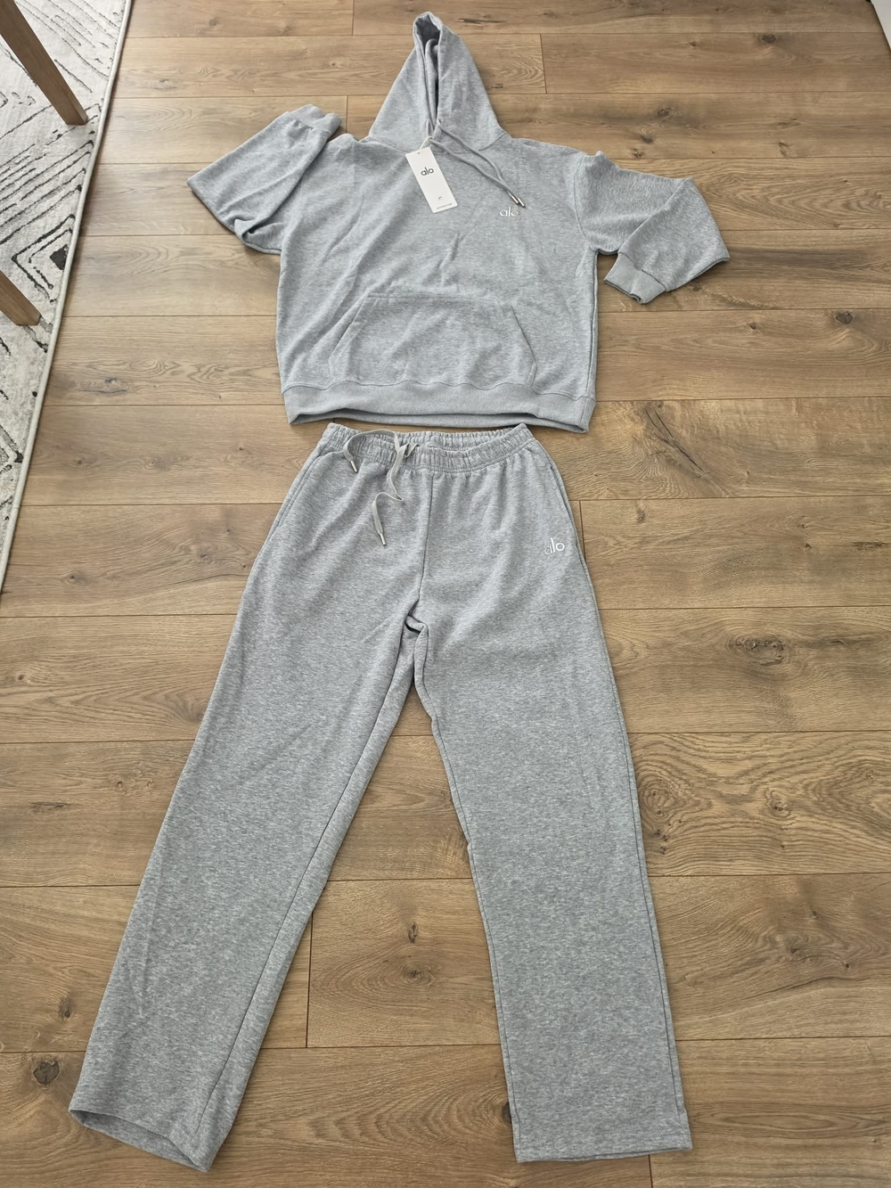 ALO Yoga Light Gray Hoodie & Jogger Set - Picture 4 of 6